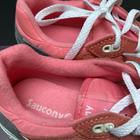 Pink and grey Saucony sneakers - Picture 3 of 6